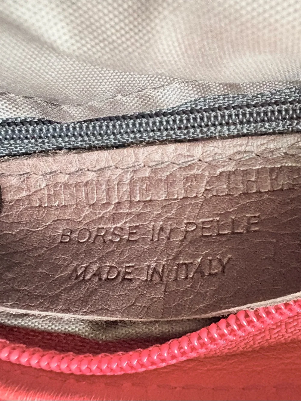 VERA PELLE Red Italian Leather Small Crossbody Bag Charming Round Shape Zipper